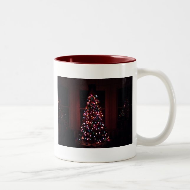 Caneca De Café Em Dois Tons Árvore de Natal na Imagem da Janela (Direita)