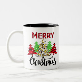 Caneca De Café Em Dois Tons Árvores de Natal xadrezes na Floresta de inverno