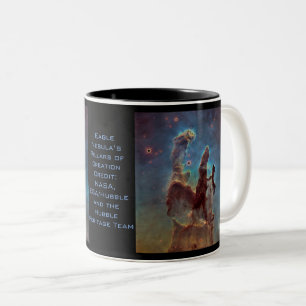 Caneca De Café Em Dois Tons As colunas da nebulosa de Eagle da criação