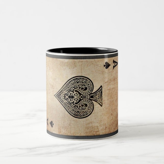 Caneca De Café Em Dois Tons Ás de travesseiro decorativo de espadas (Centro)