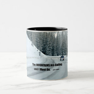 Caneca De Café Em Dois Tons As montanhas estão chamando e eu tenho que ir.