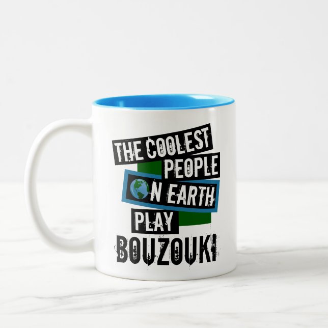 Caneca De Café Em Dois Tons As Pessoas mais legais do mundo tocam Bouzouki (Esquerda)