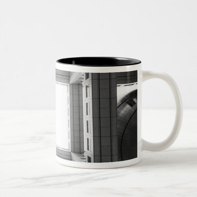 Caneca De Café Em Dois Tons Ásia, Japão, Tóquio. Edifício Fuji TV, olhando (Direita)