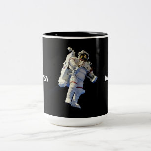 Caneca De Café Em Dois Tons Astronauta no Espaço Negro