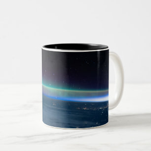 Caneca De Café Em Dois Tons Aurora intersetada com o brilho do ar da Terra do