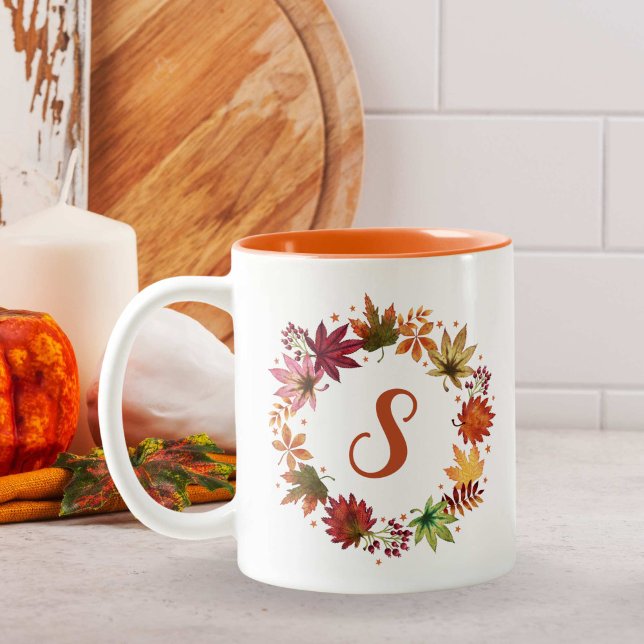 Caneca De Café Em Dois Tons Autumn Harvest Calling Deixa Monograma (Autumn Harvest Falling Leaves Monogram Two-Tone Coffee Mug)
