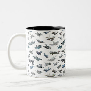Caneca De Café Em Dois Tons Aviões militares de desenho animado com padrão uni