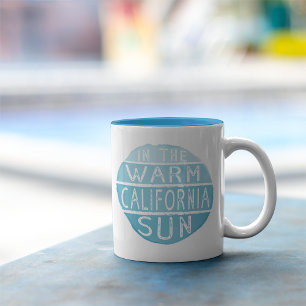 Caneca De Café Em Dois Tons Azul-tipografia solar quente do California Sun