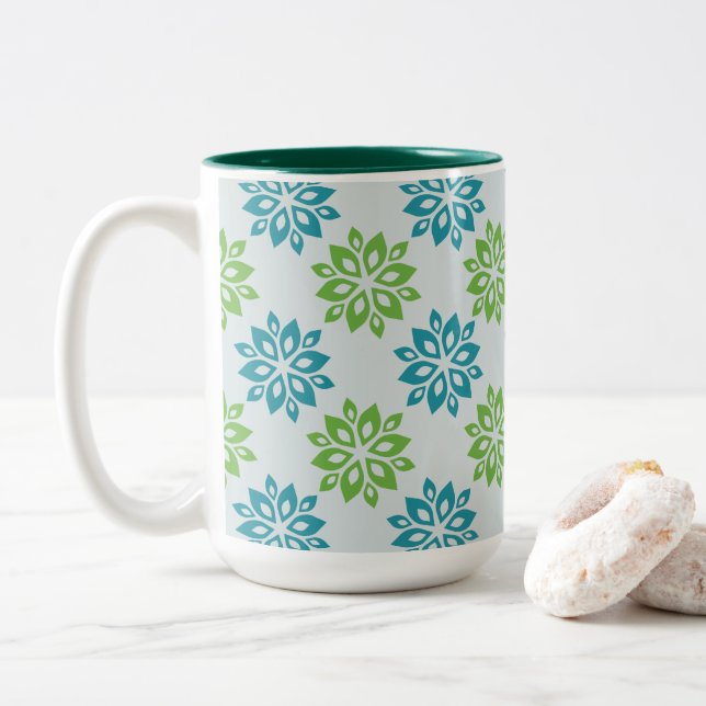 Caneca De Café Em Dois Tons Azul Vibrante e Floral Abstrato Verde (Com Donut)