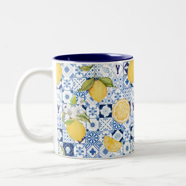 Caneca De Café Em Dois Tons Azulejo Azul Mediterrâneo e Limão  (Esquerda)