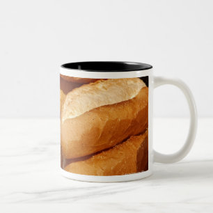 Caneca De Café Em Dois Tons Baguette, pão, para a venda na rua pelo vendedor