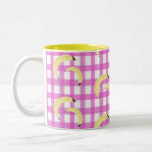 Caneca De Café Em Dois Tons Bananas e Padrão Xadrez Rosa