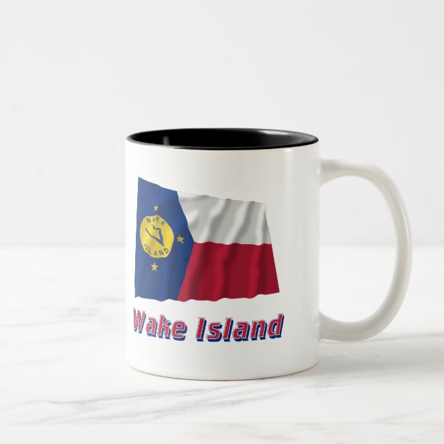Caneca De Café Em Dois Tons Bandeira de ondulação da Ilha Wake com nome (Direita)