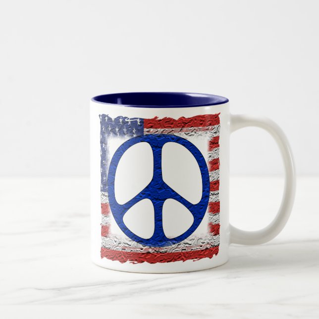 Caneca De Café Em Dois Tons Bandeira esfarrapada da paz (Direita)