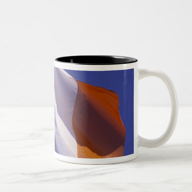 Caneca De Café Em Dois Tons bandeira irlandesa (Direita)