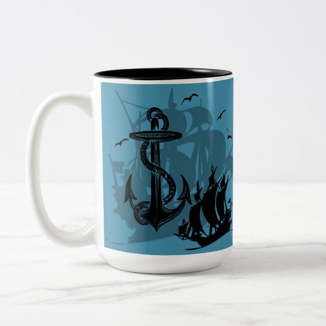 Caneca De Café Em Dois Tons Barco Pirata e Silhueta Preta (Esquerda)