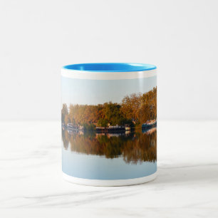 Caneca De Café Em Dois Tons Barcos domésticos no rio Ródano