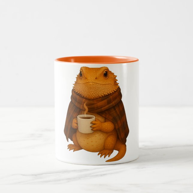 Caneca De Café Em Dois Tons Bearded Dragon Christmas - Cozy Dragon in Blanket  (Centro)