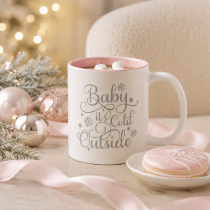 Caneca De Café Em Dois Tons Bebê Está Frio Lá Fora Cinza Roscas Escritas