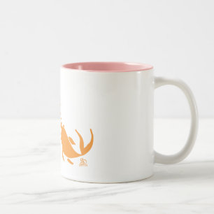 CANECA DE CAFÉ EM DOIS TONS BEIJANDO A CARPA