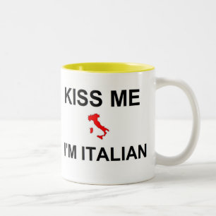 Caneca De Café Em Dois Tons Beije-me que eu sou italiano