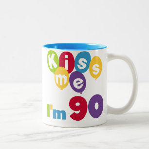 Caneca De Café Em Dois Tons Beije-me, tenho 90 t-shirts e presentes