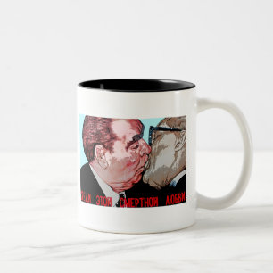 Caneca De Café Em Dois Tons Beijo de Brezhnev & de Honecker, galeria da zona