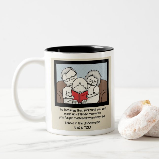 Caneca De Café Em Dois Tons Bênçãos ao Seu Redor (Com Donut)
