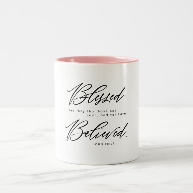 Caneca De Café Em Dois Tons Bíblia Abençoada Verse John 20:29 cristão (Centro)