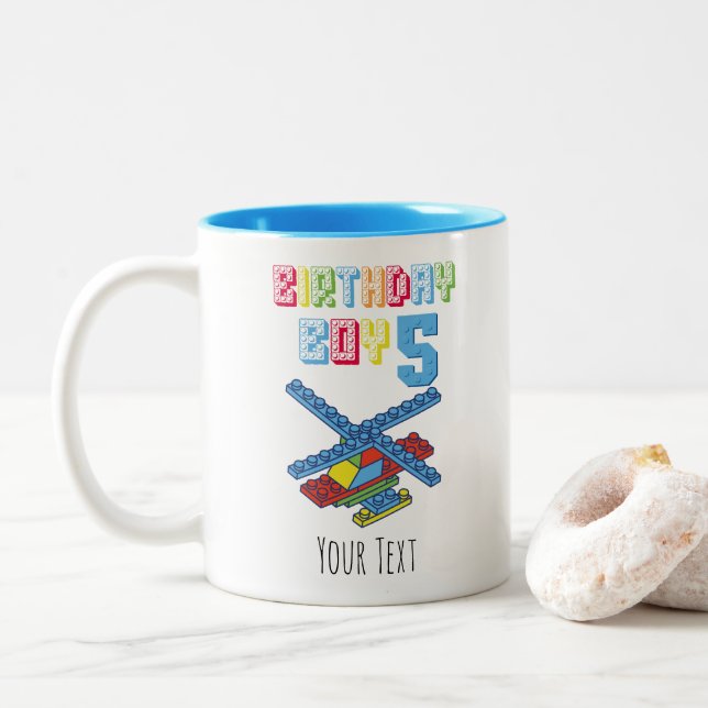 Caneca De Café Em Dois Tons Blocos de Edifício de Aniversário Personalizados p (Com Donut)