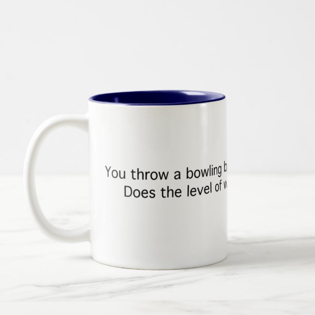 Caneca De Café Em Dois Tons Bola de boliche: Em um lago (Esquerda)