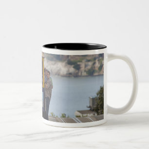Caneca De Café Em Dois Tons Bonde sobe a Hyde Street em San