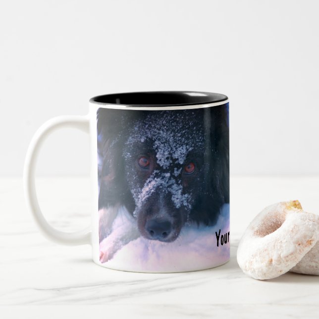 Caneca De Café Em Dois Tons Bonito de Collie à Frente de Neve Personalizado (Com Donut)