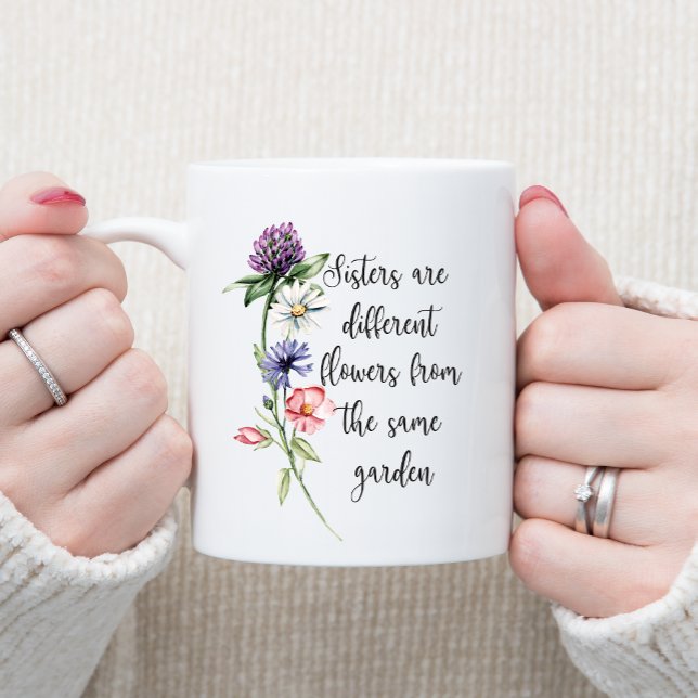 Caneca De Café Em Dois Tons Bonito Pastel Wildflower "Irmãs são. . ." (Criador carregado)