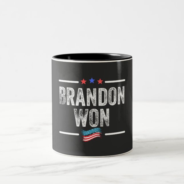Caneca De Café Em Dois Tons brandon ganhou, brandon ganhou engraçado, brandon  (Centro)