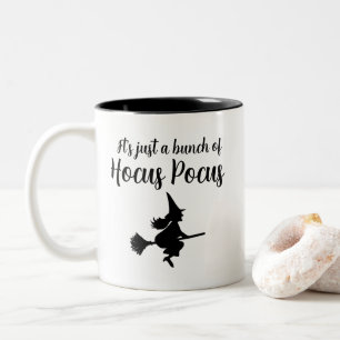Caneca De Café Em Dois Tons Bruxa do Halloween no Poco do Foco da Broom