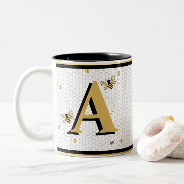 Caneca De Café Em Dois Tons Bumblebee Honeycomb Monogrammed (Com Donut)