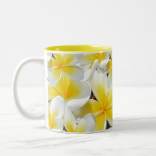 Caneca De Café Em Dois Tons Buquê amarelo de Frangipani,