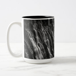 Caneca De Café Em Dois Tons Burney cai em preto e branco