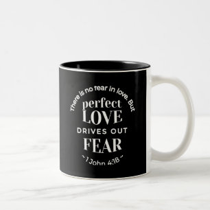 Caneca De Café Em Dois Tons BW 'Perfect Love Drives Out Fear' - 1 John 4:18