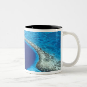 Caneca De Café Em Dois Tons CA, Belize. Vista aérea do Blue Hole (diâmetro