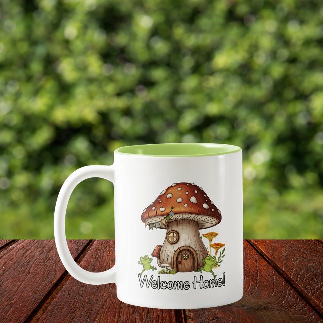 Caneca De Café Em Dois Tons Cabana de Cogumelo Encantado (Criador carregado)