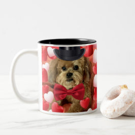 Caneca De Café Em Dois Tons Cachorro Bonito Com Namorados De Corações