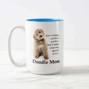 Caneca De Café Em Dois Tons Cachorro de Doodle Mãe