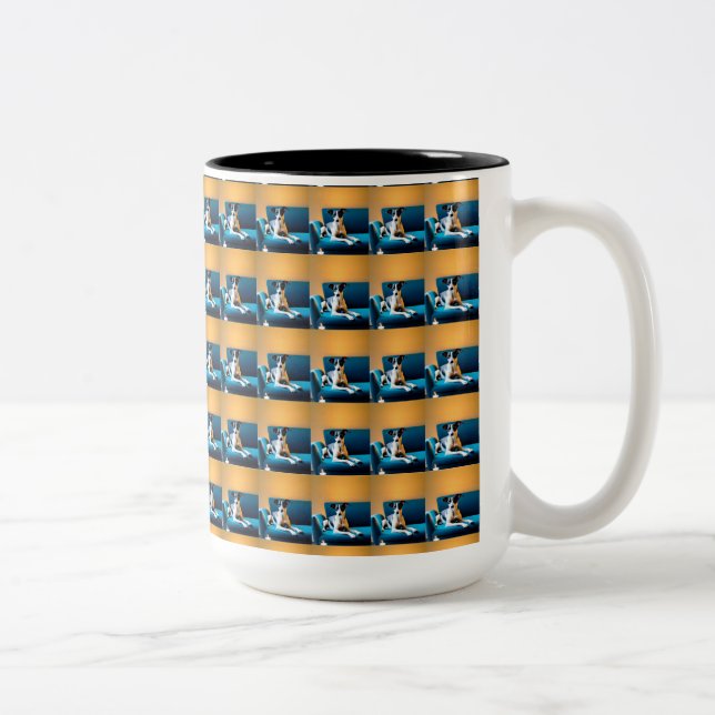 Caneca De Café Em Dois Tons Cachorro Sentado Em Uma Cadeira (Direita)