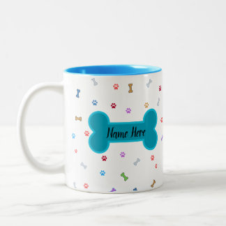Caneca De Café Em Dois Tons Cachorros Cachorros e Ossos - Nome Personalizável
