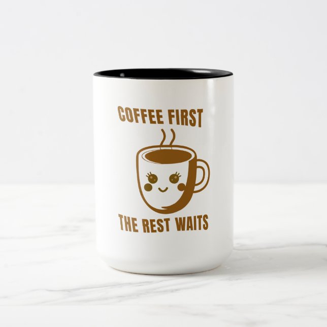 Caneca De Café Em Dois Tons "CAFÉ PRIMEIRO, O RESTO ESPERA" - Cartoon Coffee (Centro)