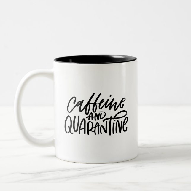 Caneca De Café Em Dois Tons Caffeine e Quarantine - Mão - Letra (Esquerda)