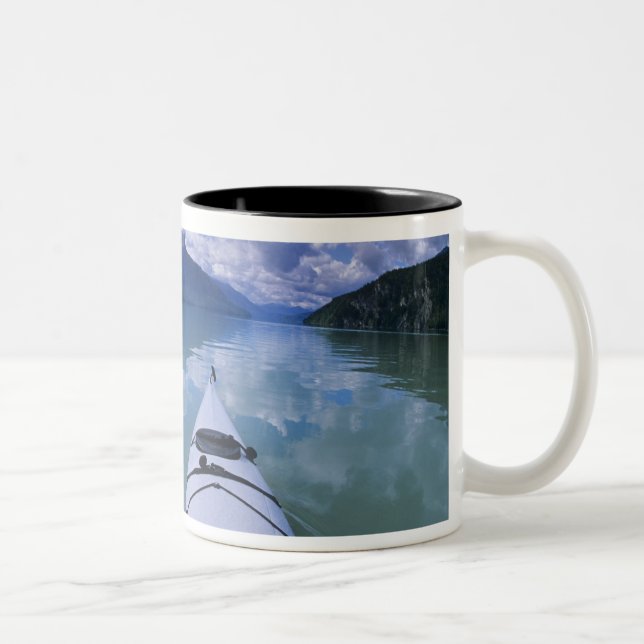 Caneca De Café Em Dois Tons Caiaque no final do Lago Azure em Wells (Direita)