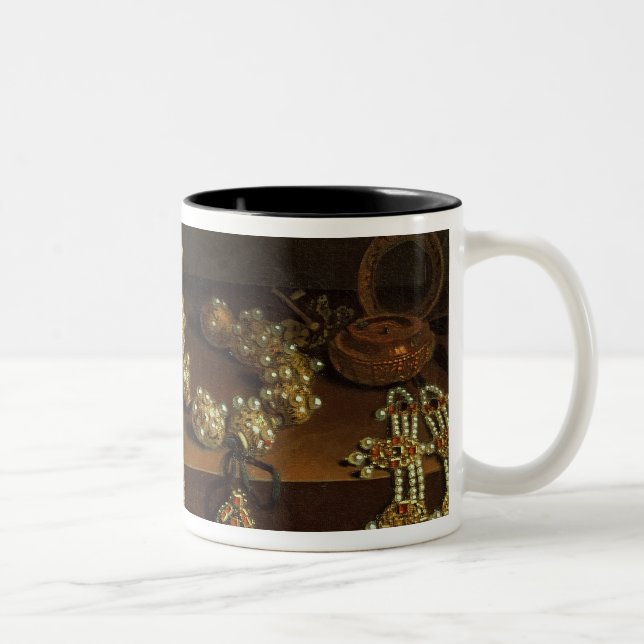 Caneca De Café Em Dois Tons Caixão das jóias em uma mesa (Direita)